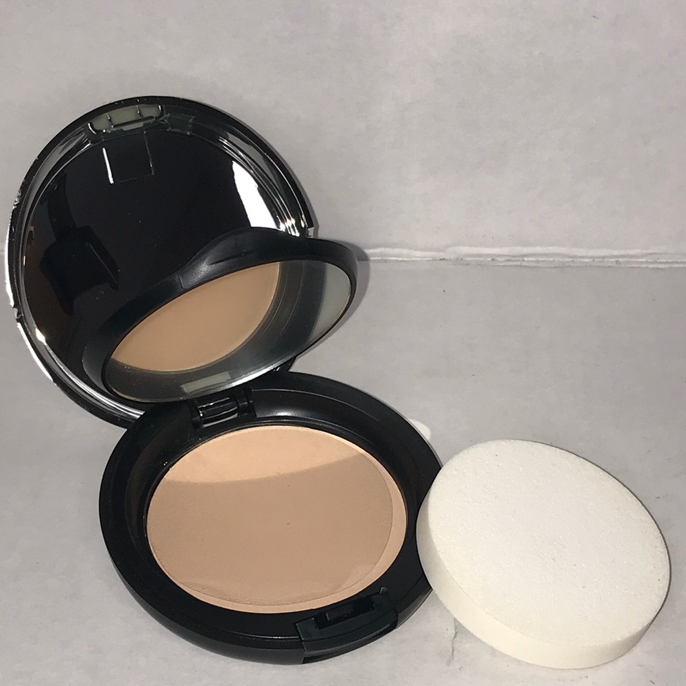The Body Shop All-in-One Face Base Shade 04 BNIP - Picture 3 of 7